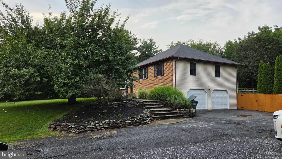3733 Viewpoint Ct, Slatington, PA 18080 - #3