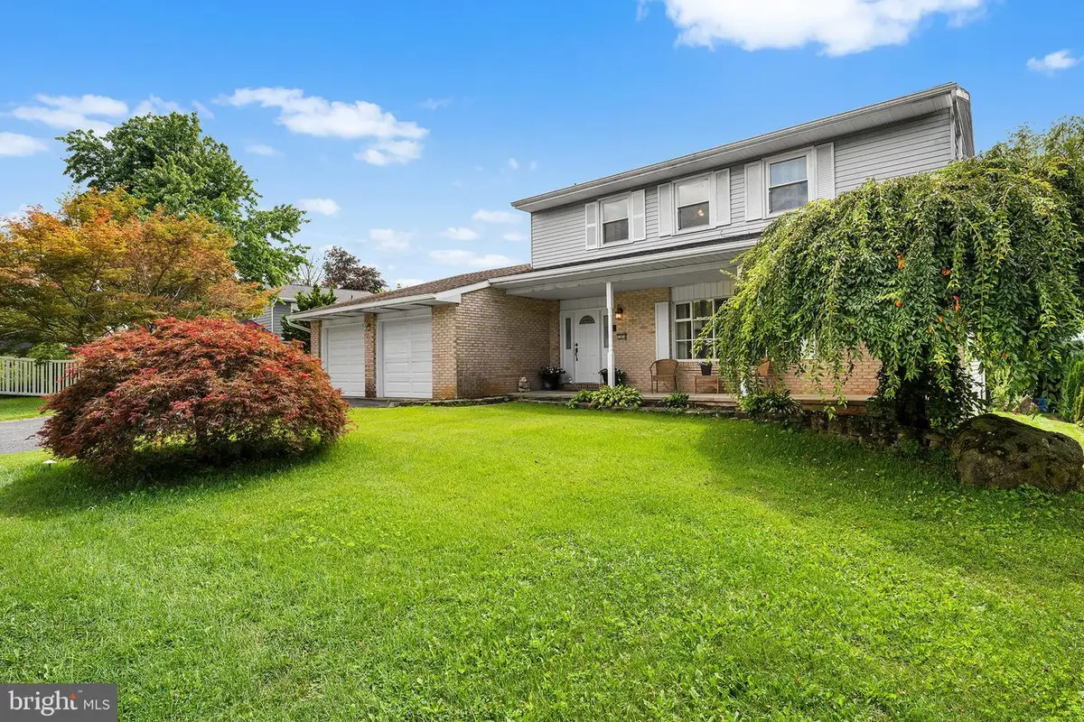 1804 Elmhurst Dr, Whitehall, PA 18052 - #1