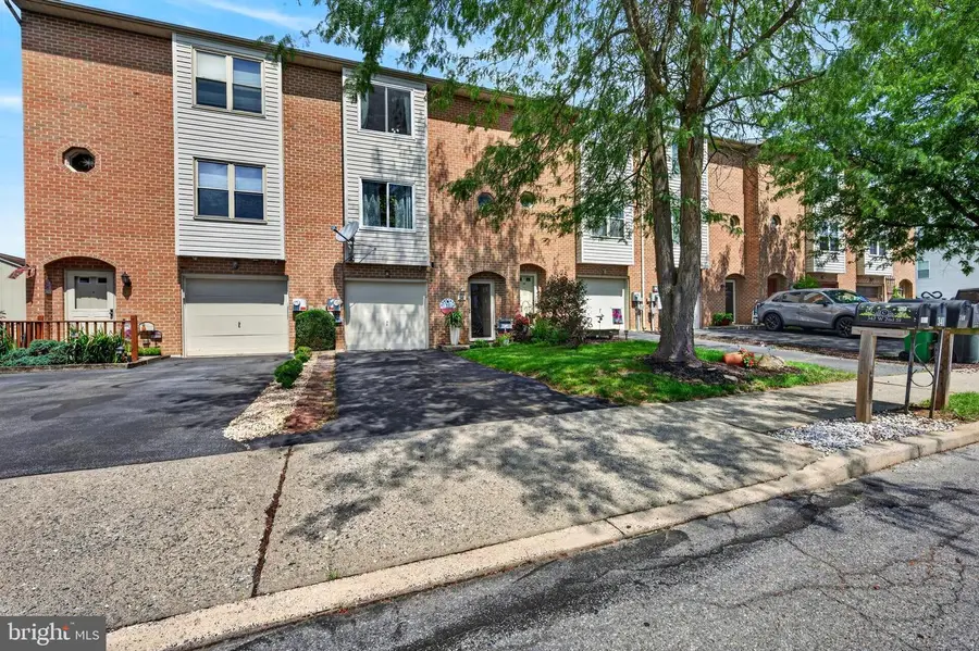 341 W 2nd St, Alburtis, PA 18011 - #2