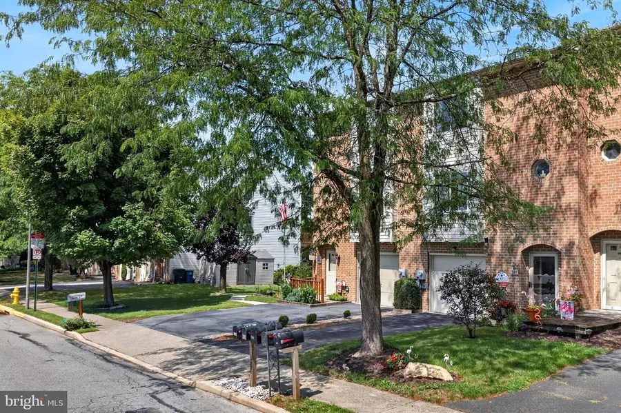 341 W 2nd St, Alburtis, PA 18011 - #3