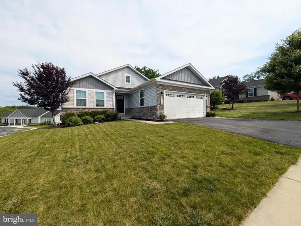 4220 Cypress Ln, WHITEHALL, PA 18052