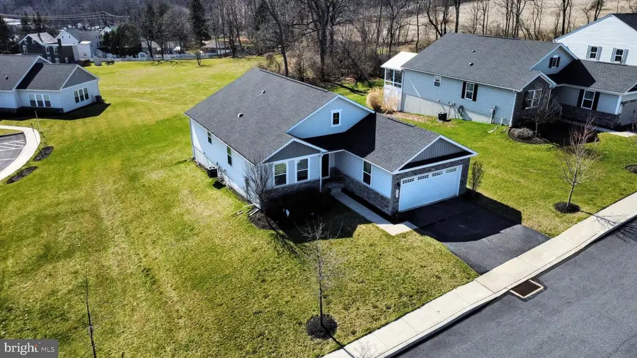 4220 Cypress Ln, Whitehall, PA 18052 - #2