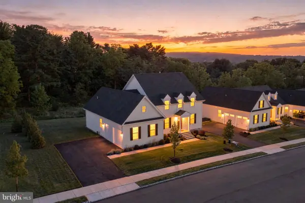 4421 Stonebridge Dr, BETHLEHEM, PA 18015