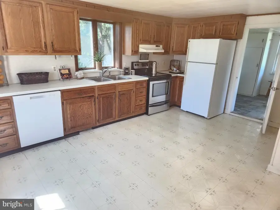 1464 Krocks Rd S, Allentown, PA 18106 - #2