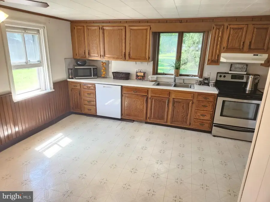 1464 Krocks Rd S, Allentown, PA 18106 - #3