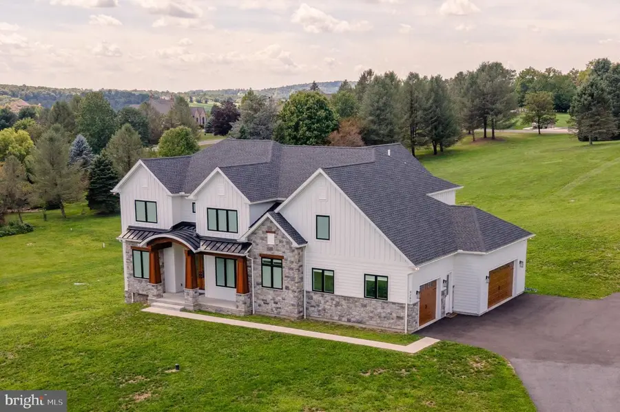 4280 E Wyndemere Cir, Schnecksville, PA 18078 - #2