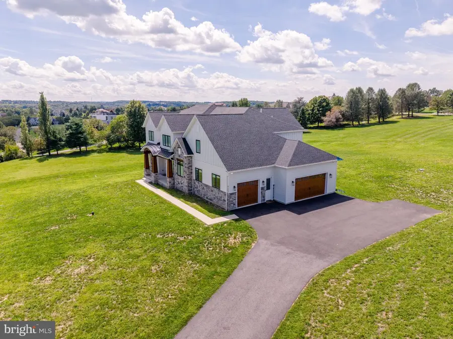 4280 E Wyndemere Cir, Schnecksville, PA 18078 - #3