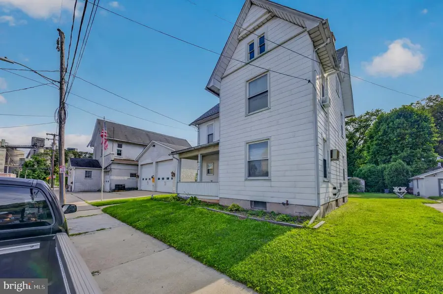 5124 3rd St, Whitehall, PA 18052 - #2