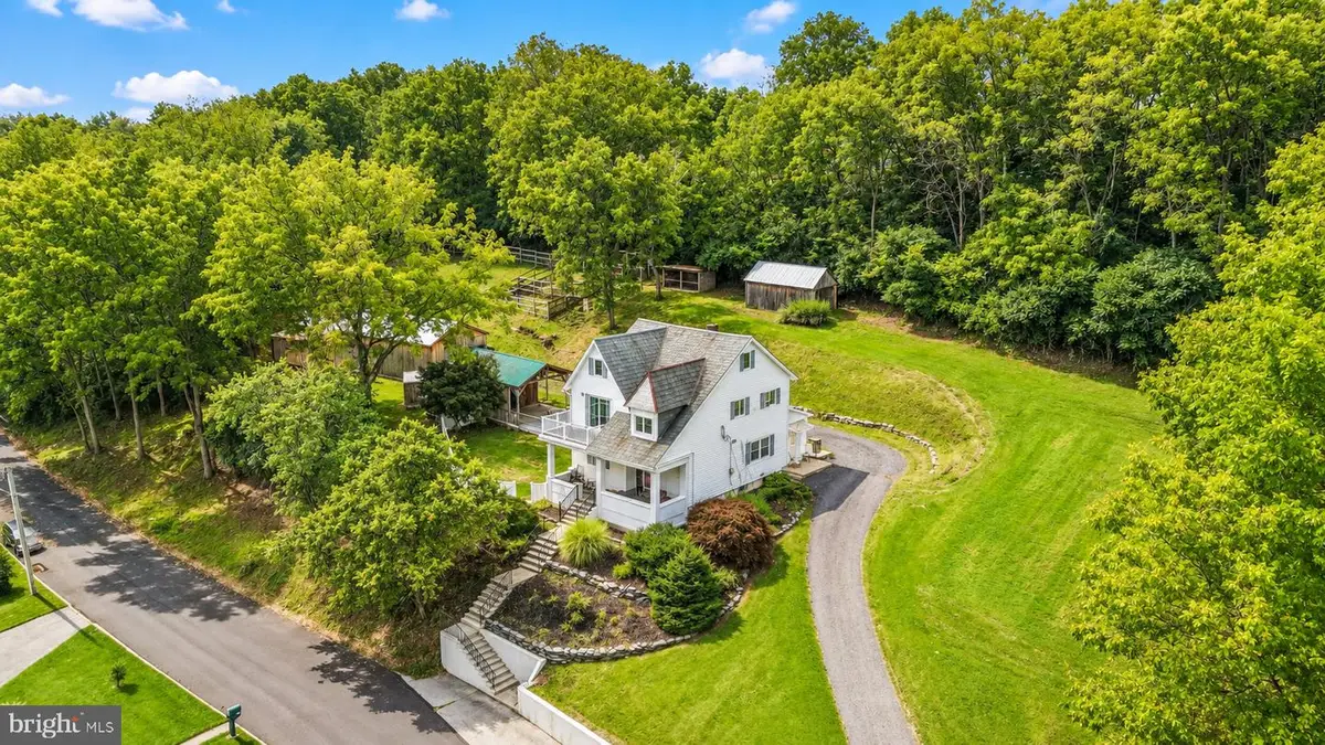 5525 Lehigh St, Whitehall, PA 18052 - #1