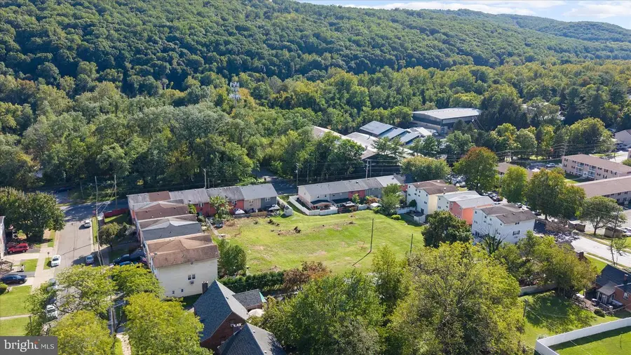1118 W Lehigh St, Bethlehem, PA 18018 - #3