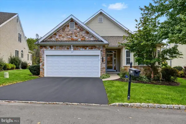 5086 Valley Stream Ln, MACUNGIE, PA 18062