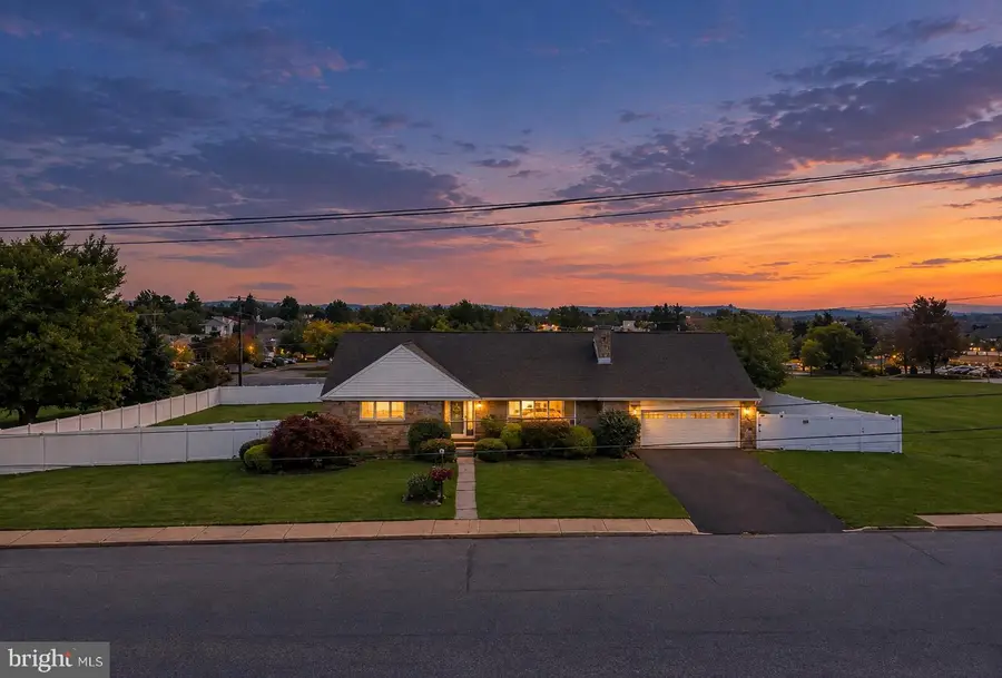 808 Jefferson St, Whitehall, PA 18052 - #3