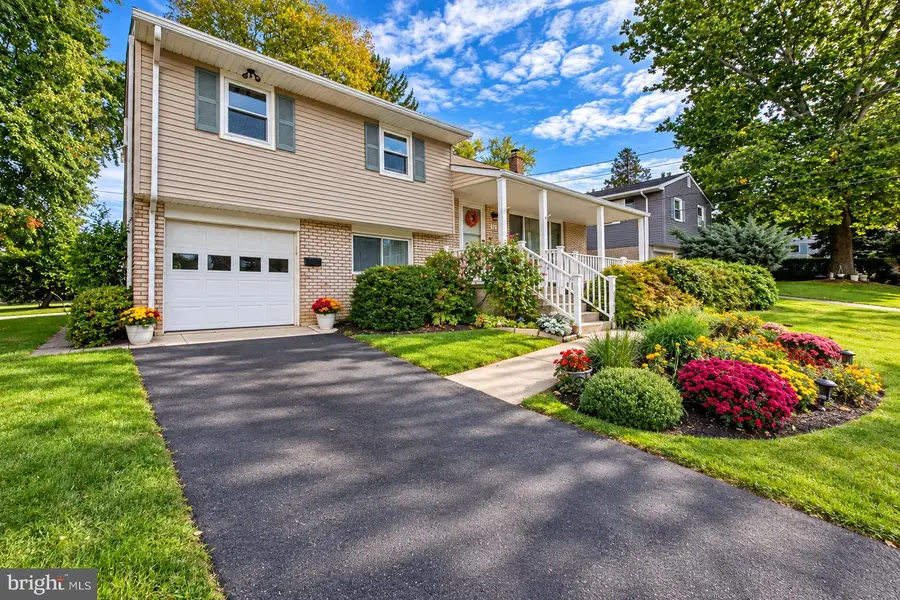 523 Alpine Cir, Emmaus, PA 18049 - #2