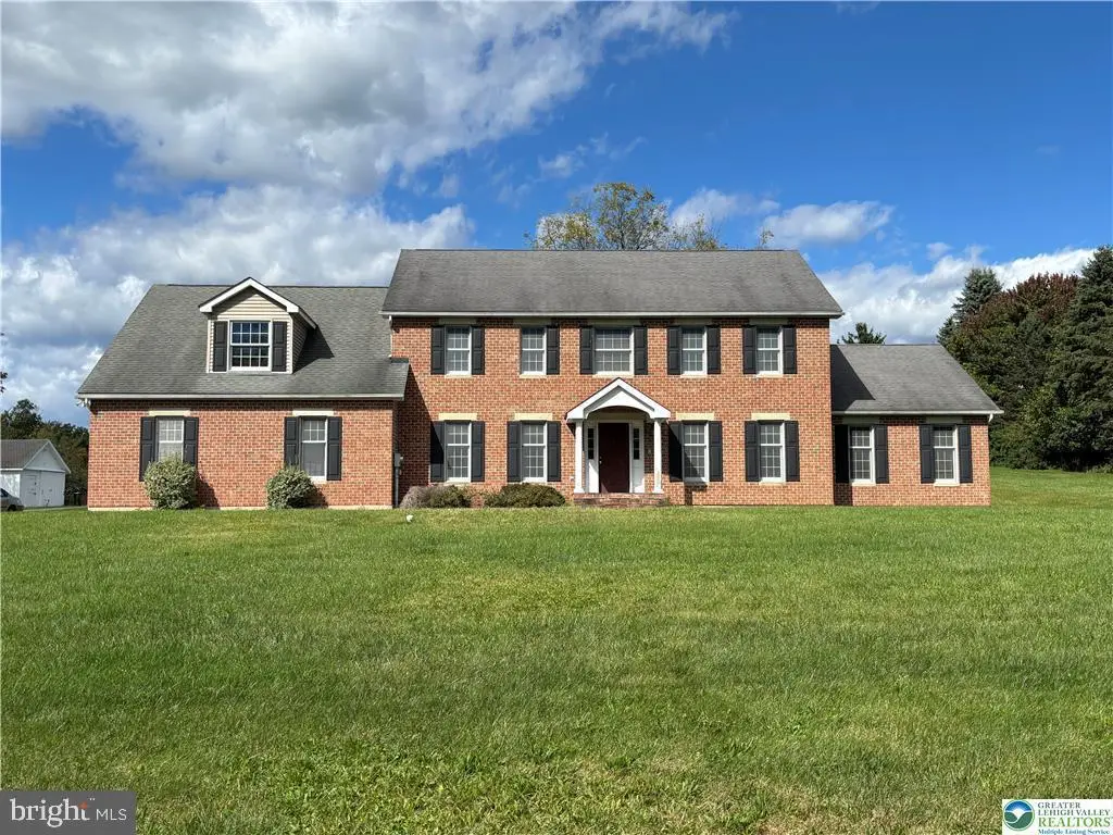 3511 Neffs Laurys Rd, Schnecksville, PA 18078 - #1