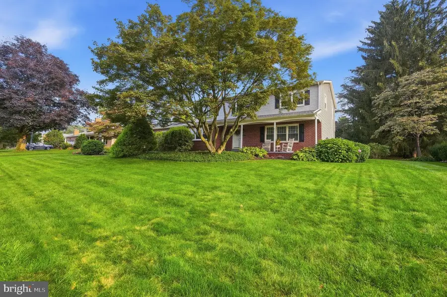 932 Donald Dr, Emmaus, PA 18049 - #2