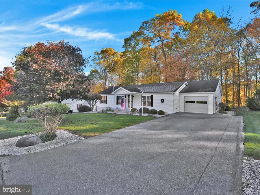 1044 Hemlock Circle, Manheim, PA 17545 - Image #2