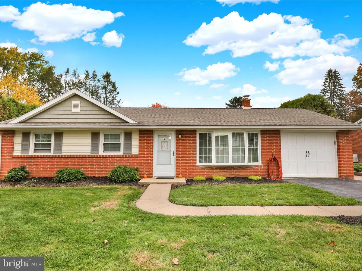 15 Clearview Dr, Lebanon, PA 17042 - Image #1