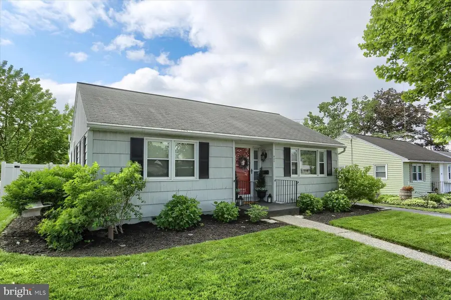 820 W Maple St, Palmyra, PA 17078 - Image #2