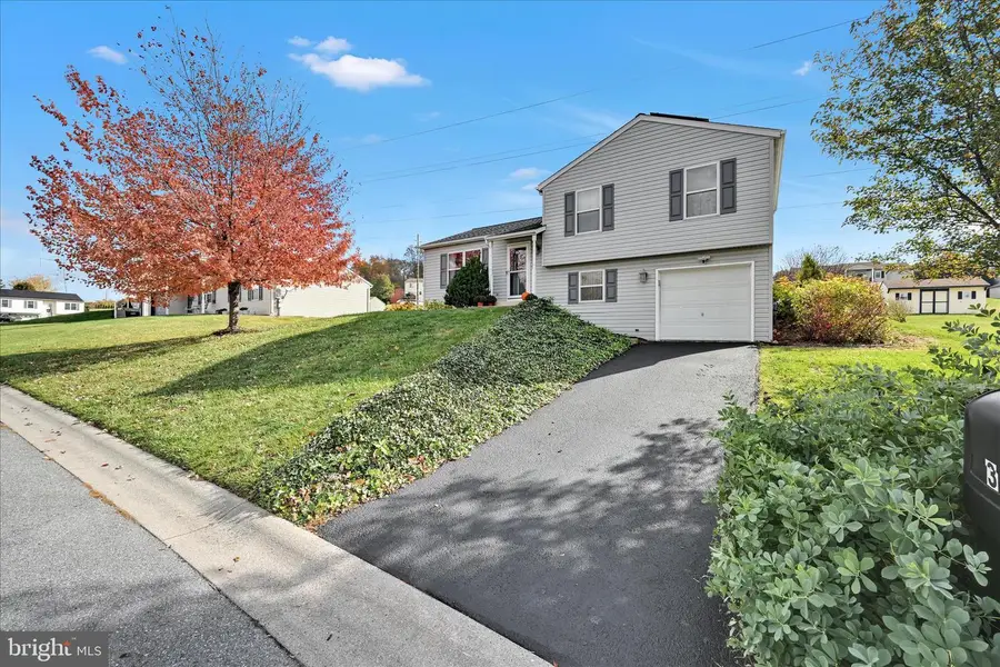 3 Fawnwood Dr, Lebanon, PA 17046 - Image #2