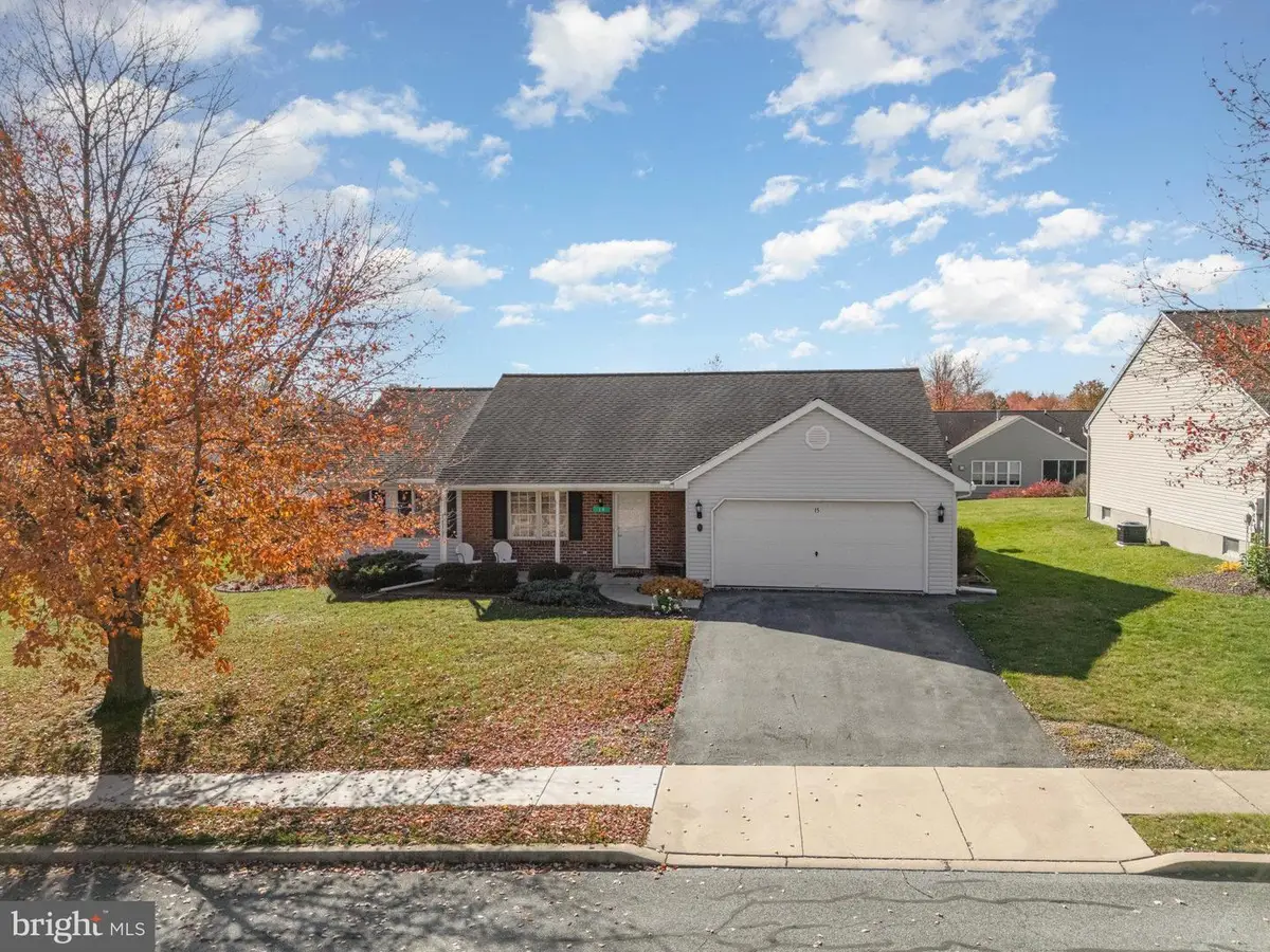 15 Lakeview Dr, Myerstown, PA 17067 - Image #1