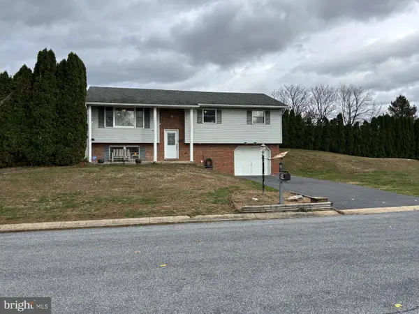 202 Redwood Ln, LEBANON, PA 17046