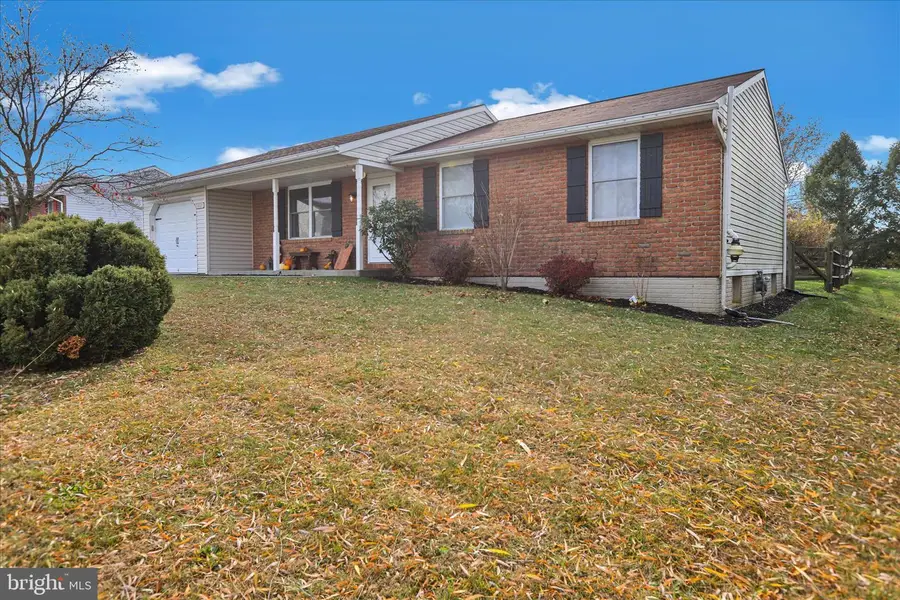 111 Sweetwater Ln, Newmanstown, PA 17073 - Image #3