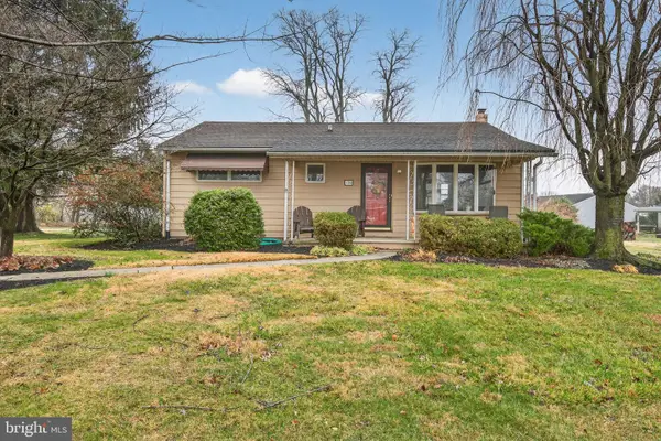 336 Memorial Blvd, NEWMANSTOWN, PA 17073