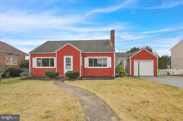 138 W Main St, NEWMANSTOWN, PA 17073