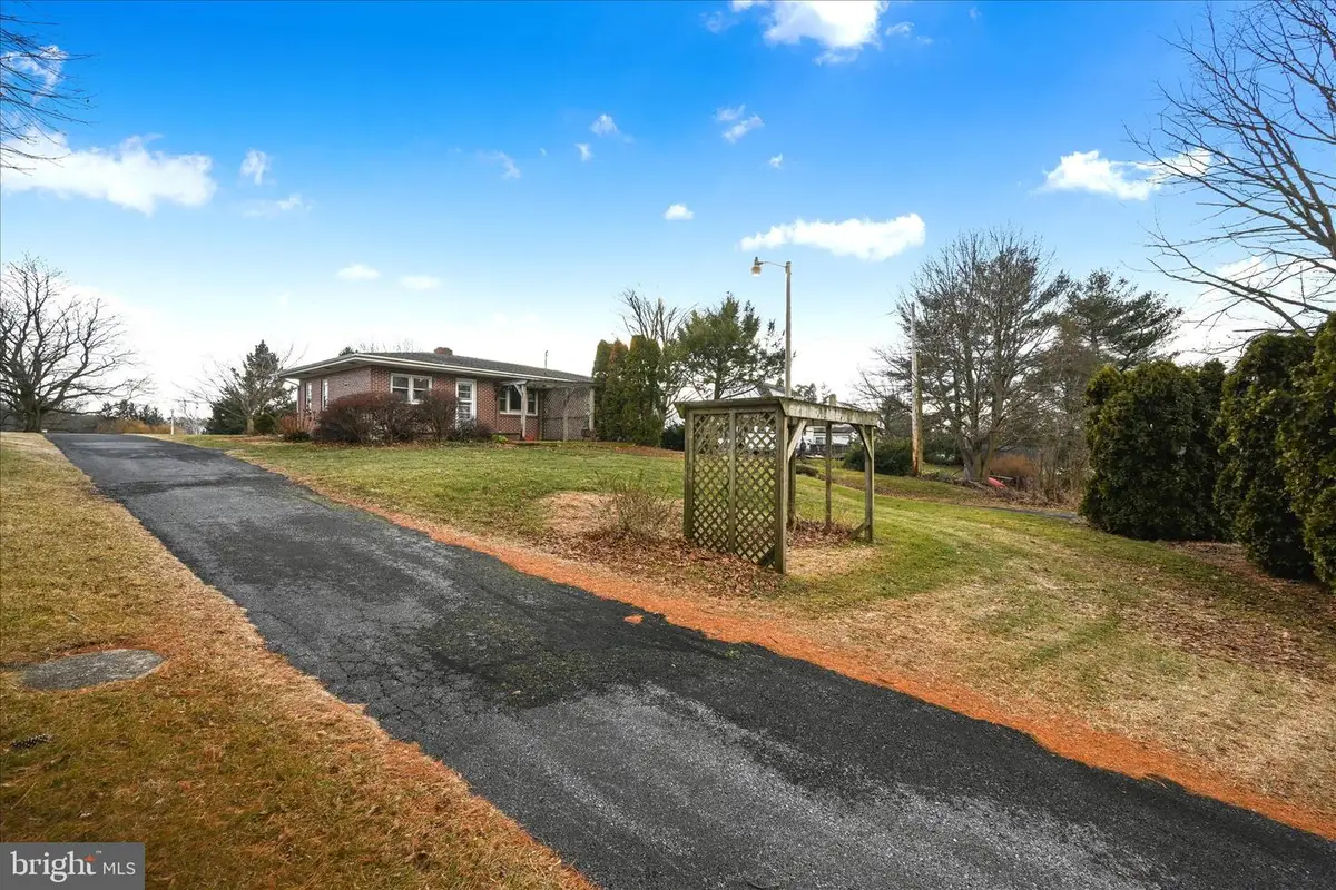 27 E Hill St, Jonestown, PA 17038 - #1