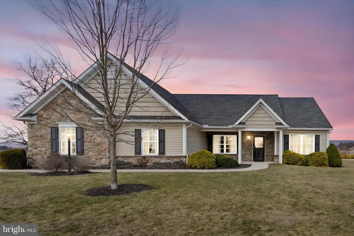 413 Sunrise Dr, Fredericksburg, PA 17026 - Image #1