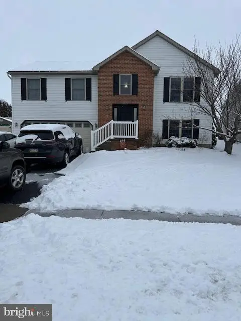 308 Swatara Creek Dr, Jonestown, PA 17038 - Image #1