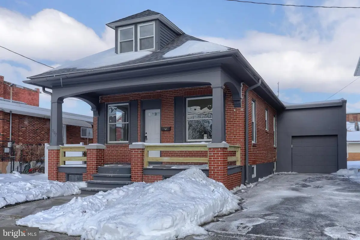 207 E Lehman St, Lebanon, PA 17046 - #1