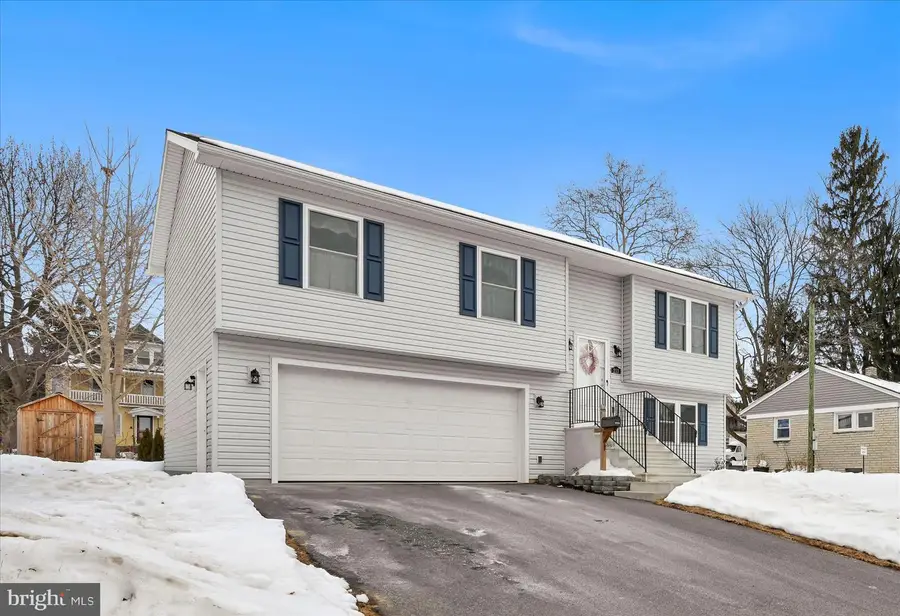 213 W Maple Ave, Myerstown, PA 17067 - #2