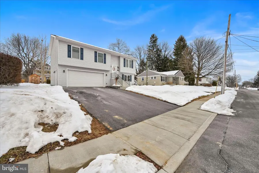 213 W Maple Ave, Myerstown, PA 17067 - #3