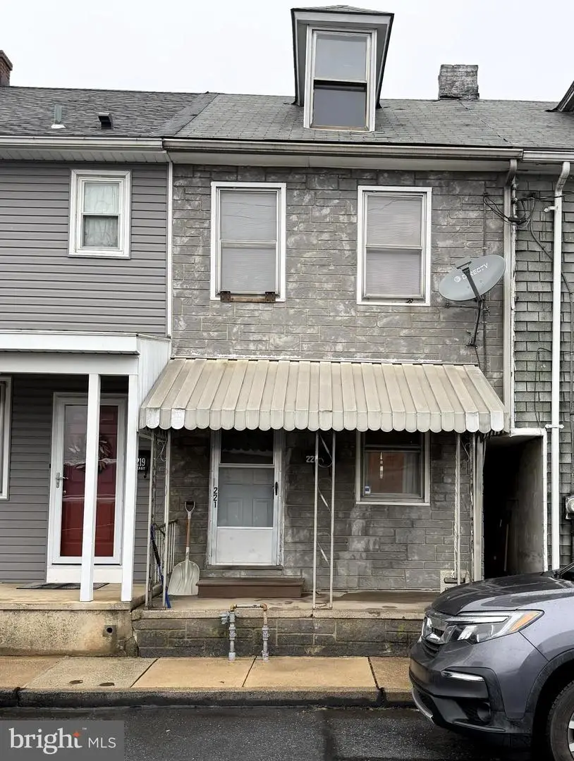 221 E Guilford St, Lebanon, PA 17046 - #1