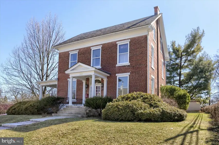 330 E Main St, Annville, PA 17003 - #2