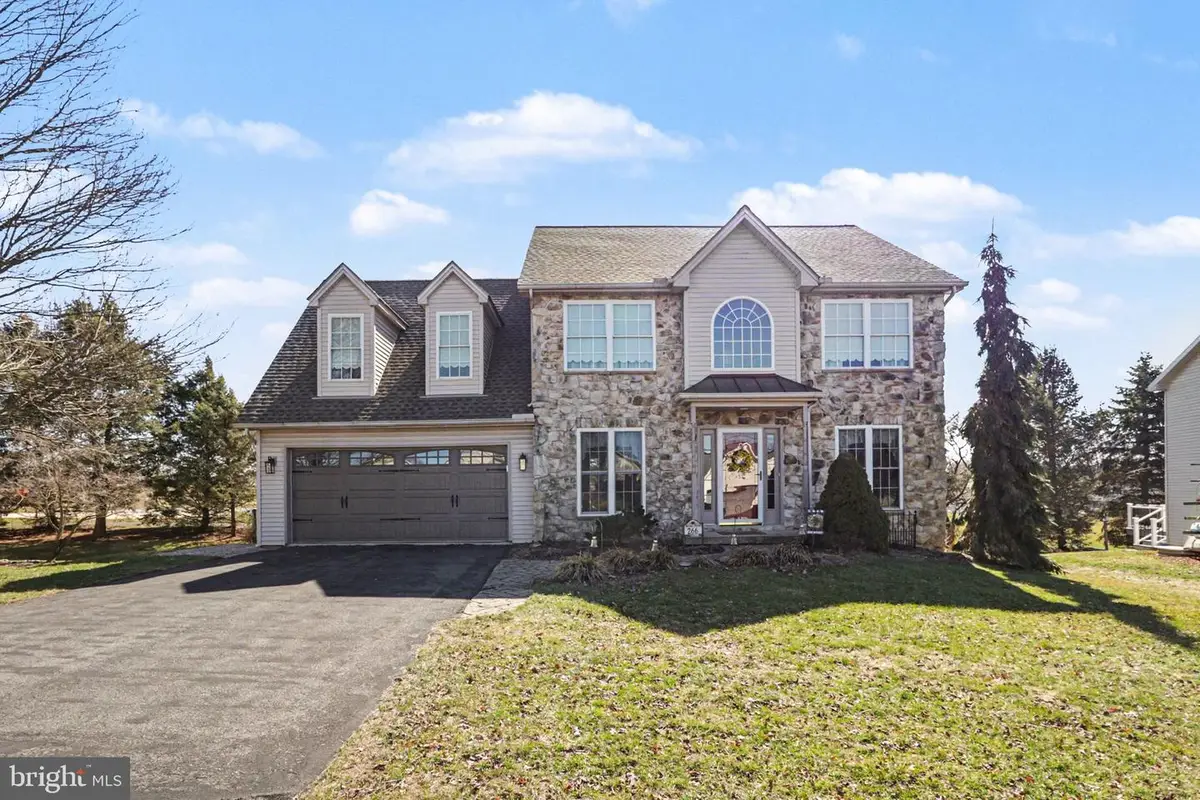 266 Farmhouse Ln, Palmyra, PA 17078 - #1