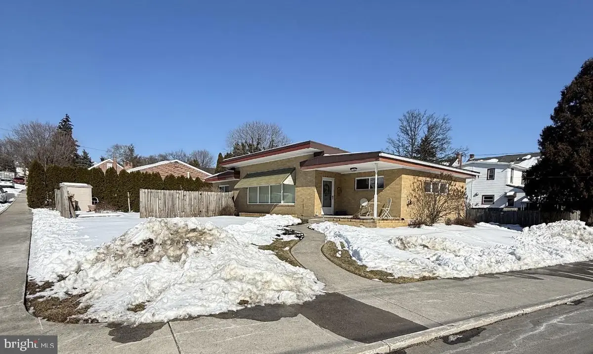 209 Pershing Ave, Lebanon, PA 17042 - #1