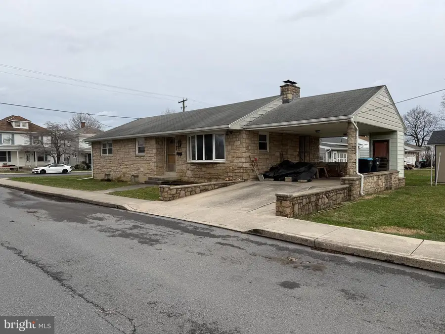 90 E Hazel St, Palmyra, PA 17078 - #2