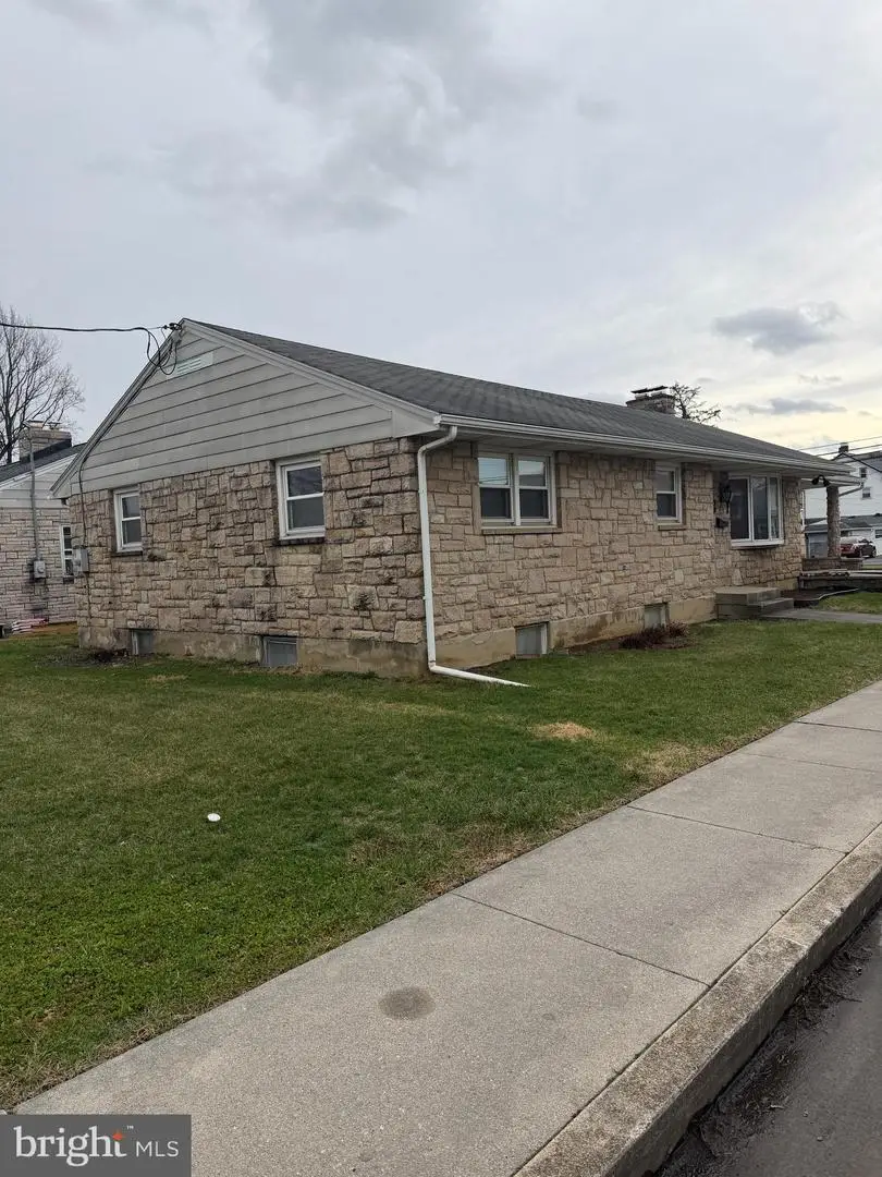 90 E Hazel St, Palmyra, PA 17078 - #3