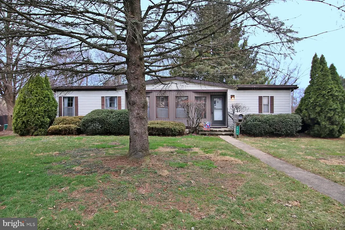 2015 E Pennsylvania Ave, Lebanon, PA 17042 - #1