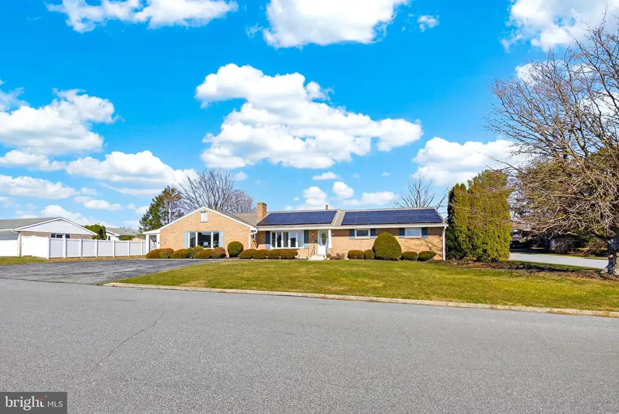 1099 Cedar Crest Dr, Lebanon, PA 17046 - #2