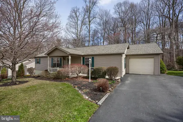 1048 Hemlock Cir, MANHEIM, PA 17545