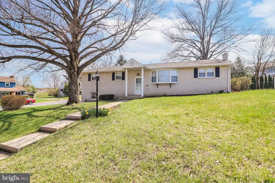 426 Edgewood Dr, Lebanon, PA 17042 - #2