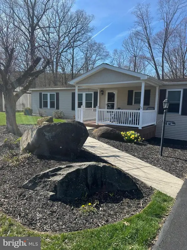 220 Maple Ave, MANHEIM, PA 17545