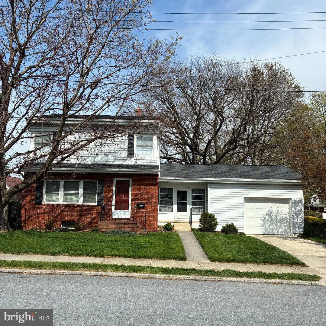 524 S Lincoln St, Palmyra, PA 17078 - #1