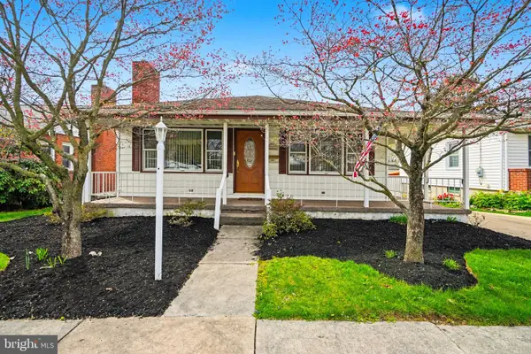 210 W Chestnut St, CLEONA, PA 17042