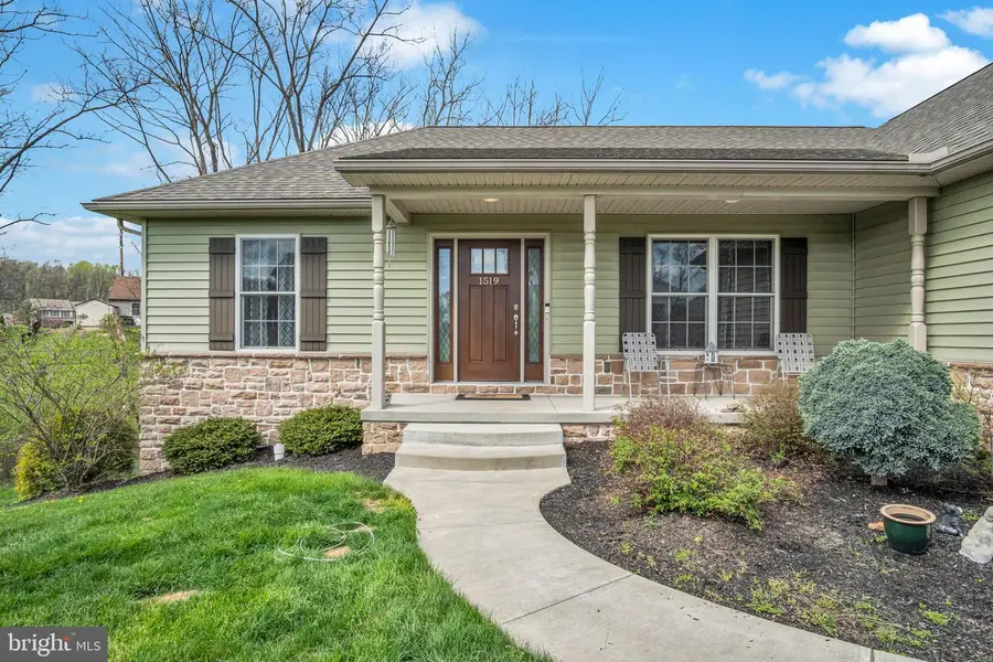 1519 Rolling Meadow Rd, Lebanon, PA 17046 - #2