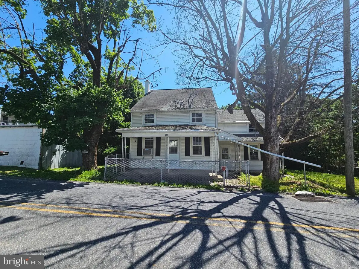 902 Miller St, Lebanon, PA 17046 - #1