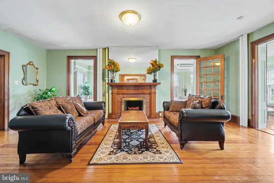 231 E Main St, Palmyra, PA 17078 - #2